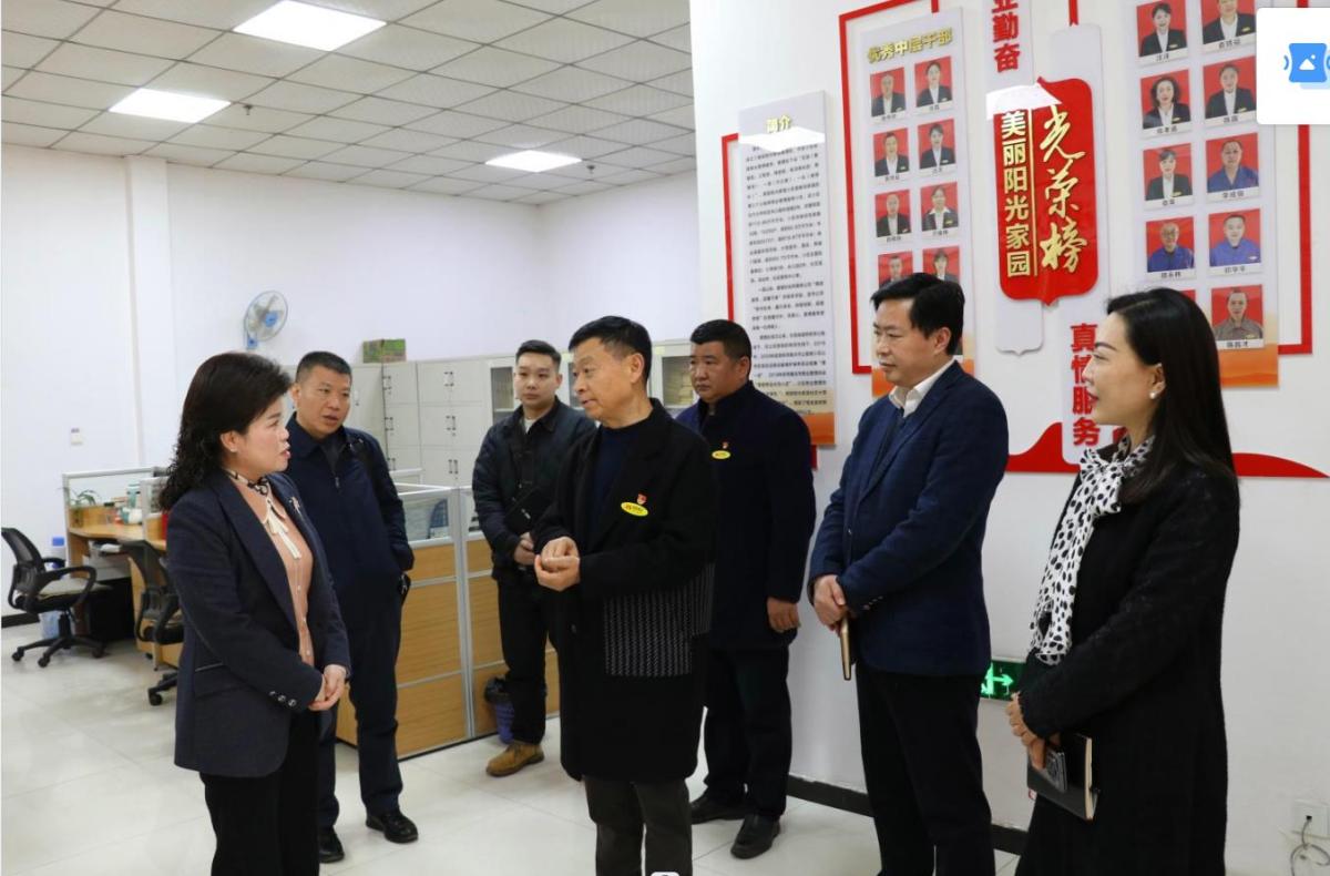 重慶市沙坪壩區(qū)人大常委會副主任走進(jìn)洪泉傾聽企業(yè)心聲